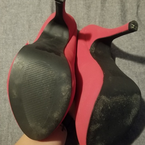 Red Heels - Picture 3 of 4